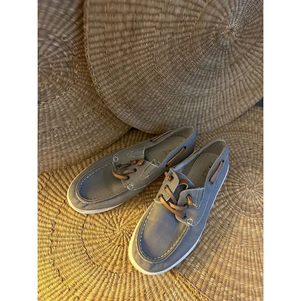 The Children’s Place boys size 4 shoes